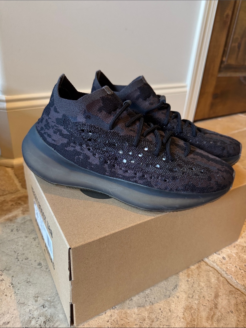 Men’s Yeezy Boost 380 made by Adidas / onyx/ great condition. Size 10